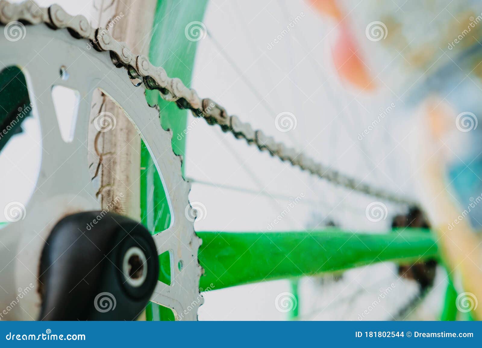 Cadena De Pulverización De Grasa Bicicleta Fija Verde Blanca. Cerrar. Foto  de archivo - Imagen de mantenimiento, encadenamiento: 181802544