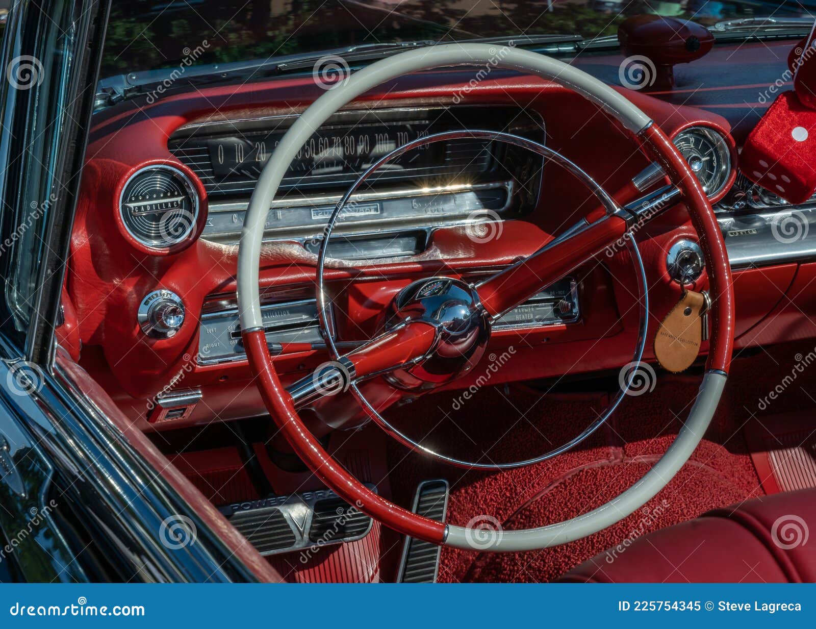 Elektrische Fensterheber Schalter in a1957 Cadillac Eldorado Seville  amerikanischer Luxuswagen Stockfotografie - Alamy
