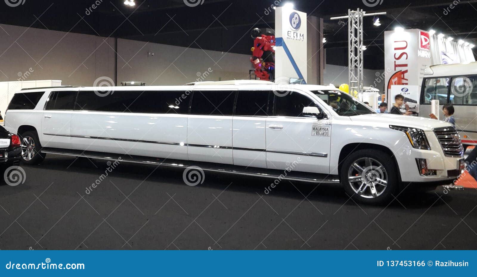 [Image: cadillac-escalade-long-limousine-display...453166.jpg]