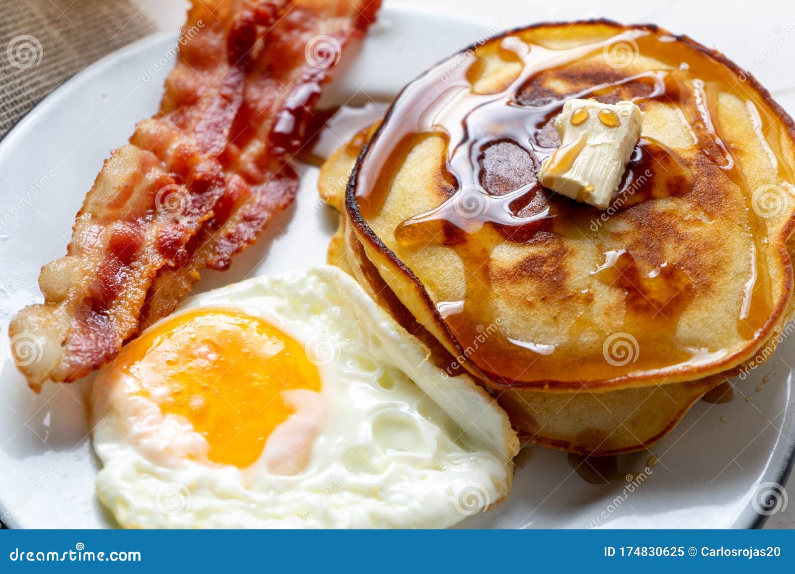 Café da manhã (Ovos, bacon, batata e panquecas) – Foto de Ihop, Kissimmee -  Tripadvisor