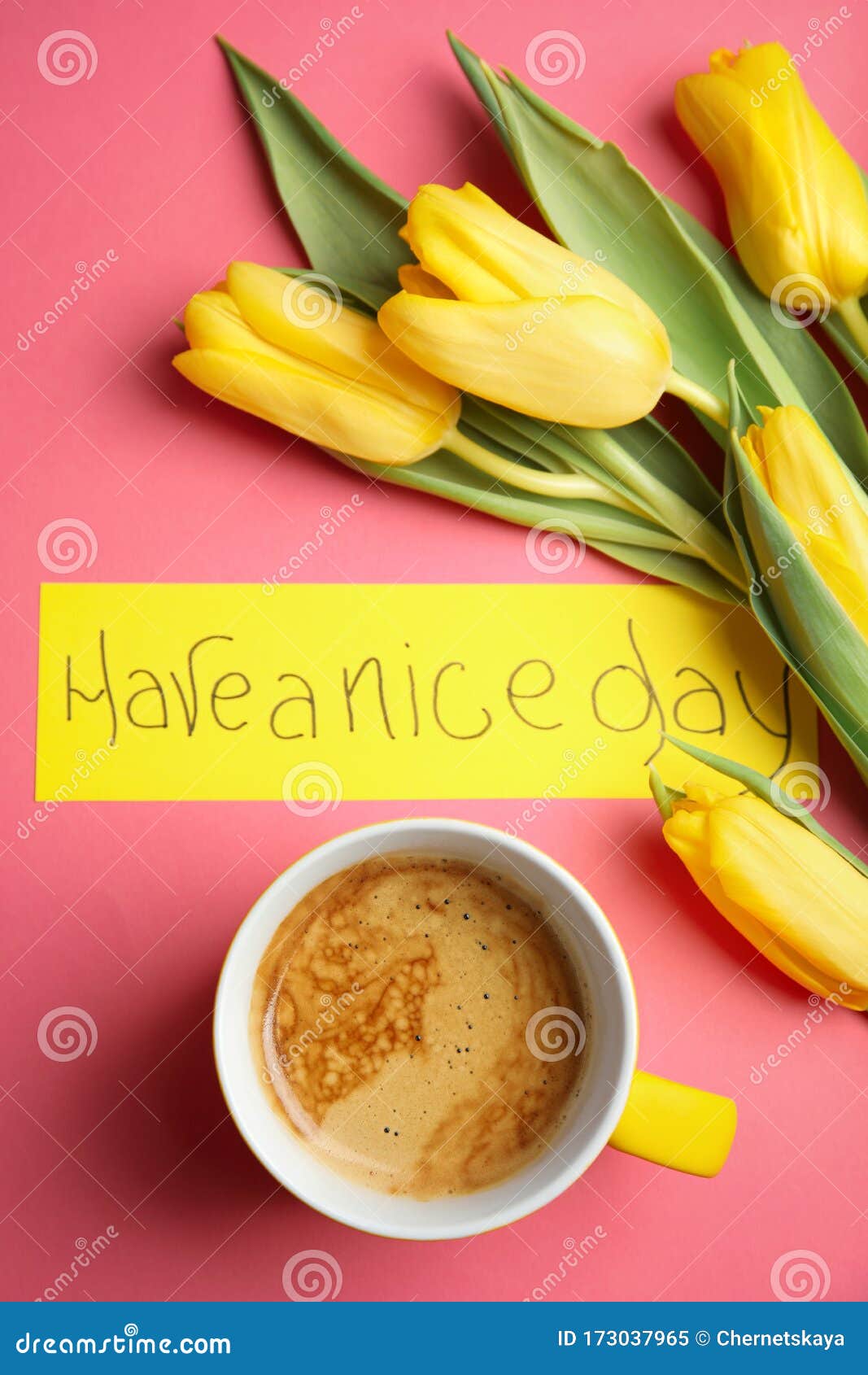 Café Da Manhã Delicioso Belas Flores E Cartão Com Um Bom Dia De Desejo Em  Fundo Cor-de-rosa Imagem de Stock - Imagem de tulipa, alto: 173037965