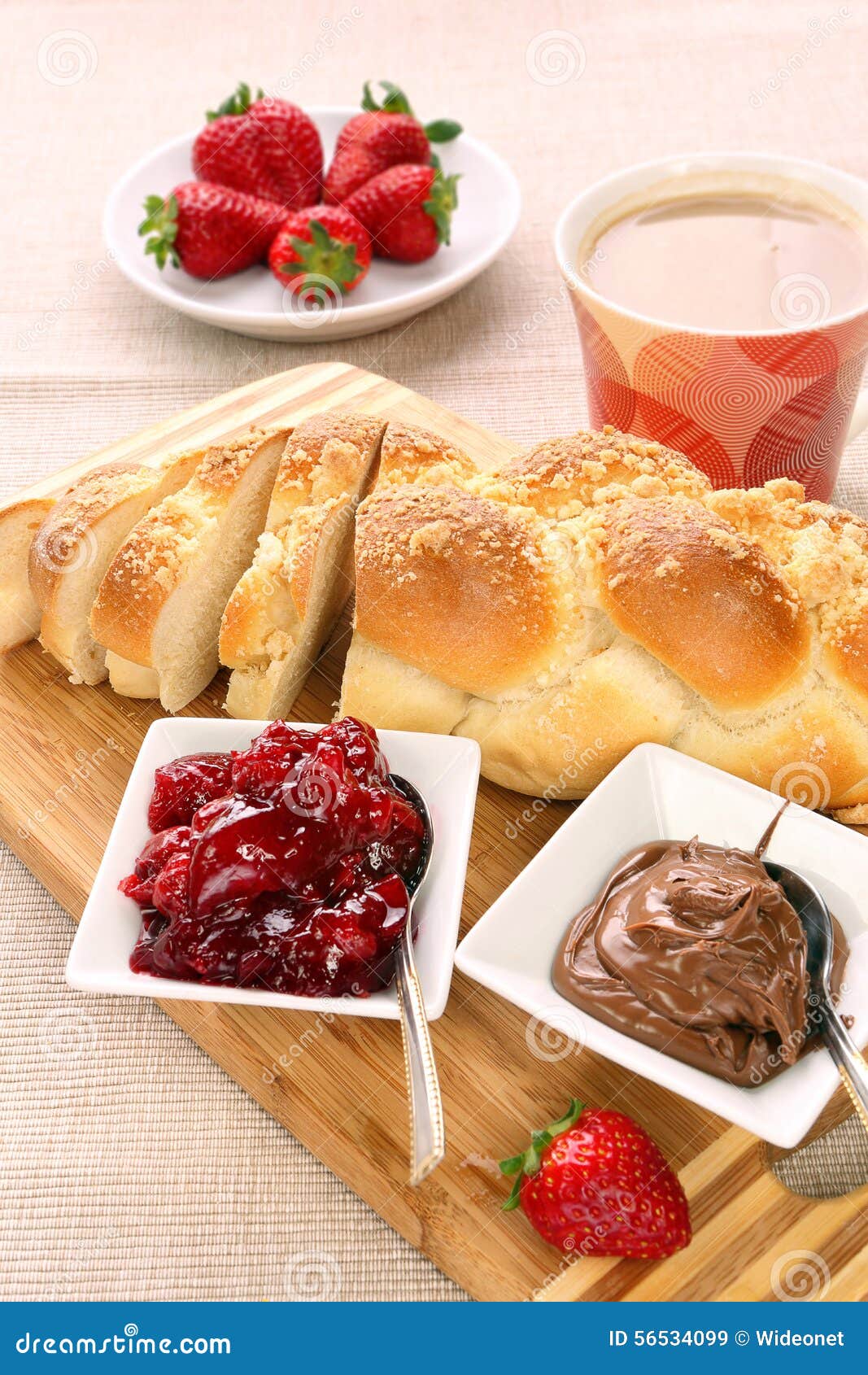 Cafe Da Manha Doce Do Pao Com Doce E Chocolate De Morango Imagem De Stock Imagem De Fresco Chocolate