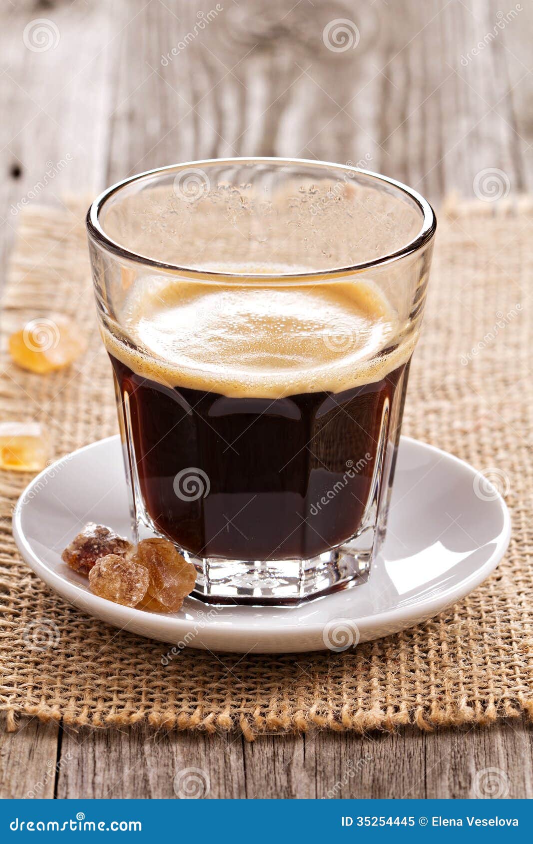 Café noir dans un verre image stock. Image du foncé, noir - 35254445