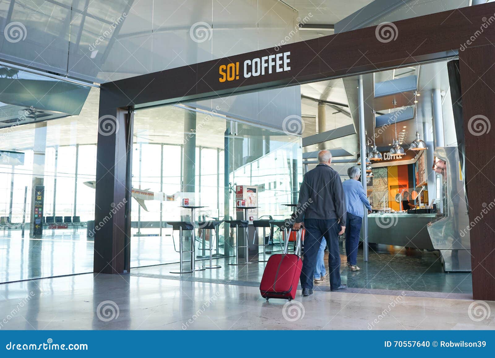 Cafetería del aeropuerto imagen editorial. Imagen de puerta - 70557640