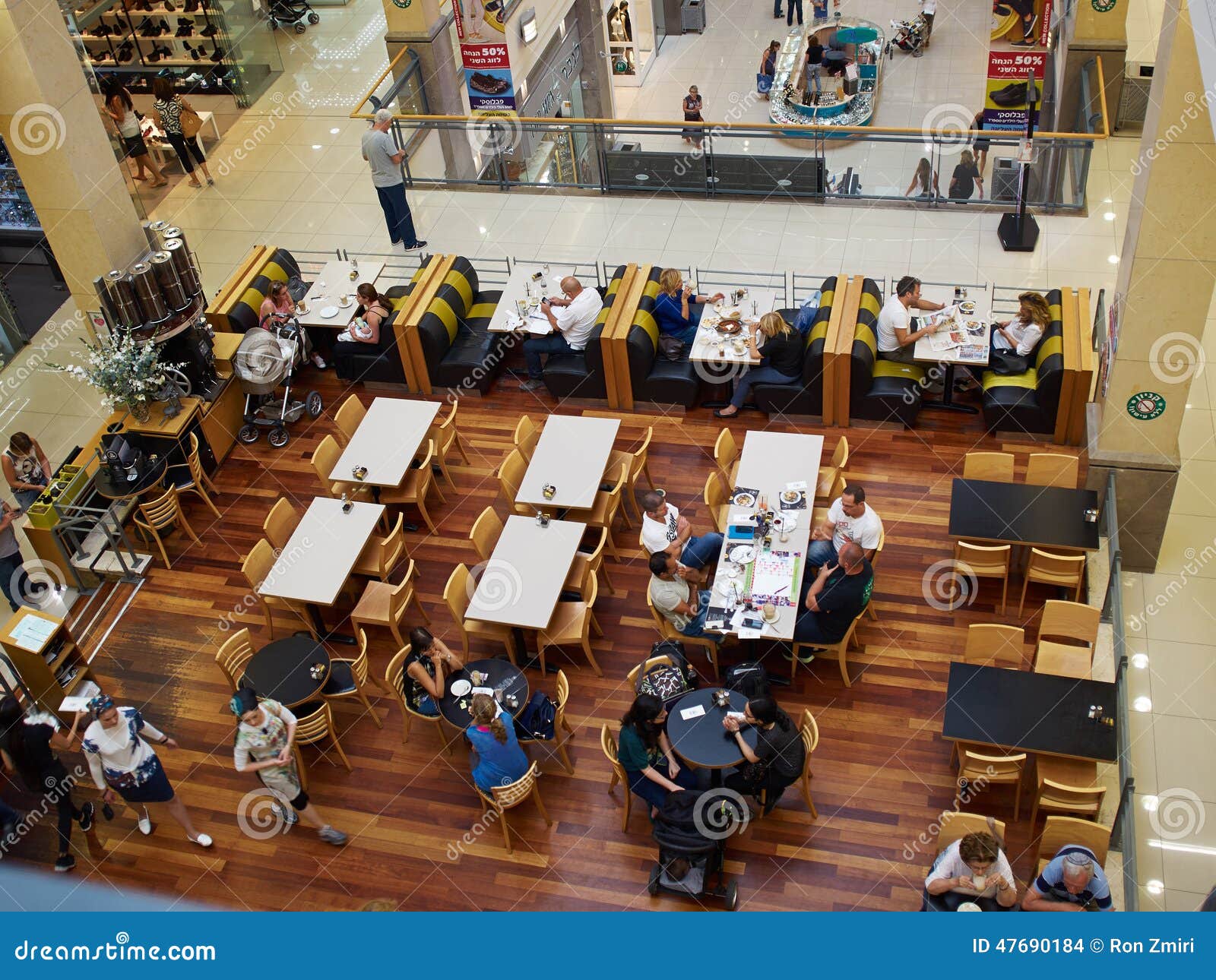 Cafetería En Una Alameda Del Centro Comercial Imagen de archivo editorial -  Imagen de urbano, israel: 47690184