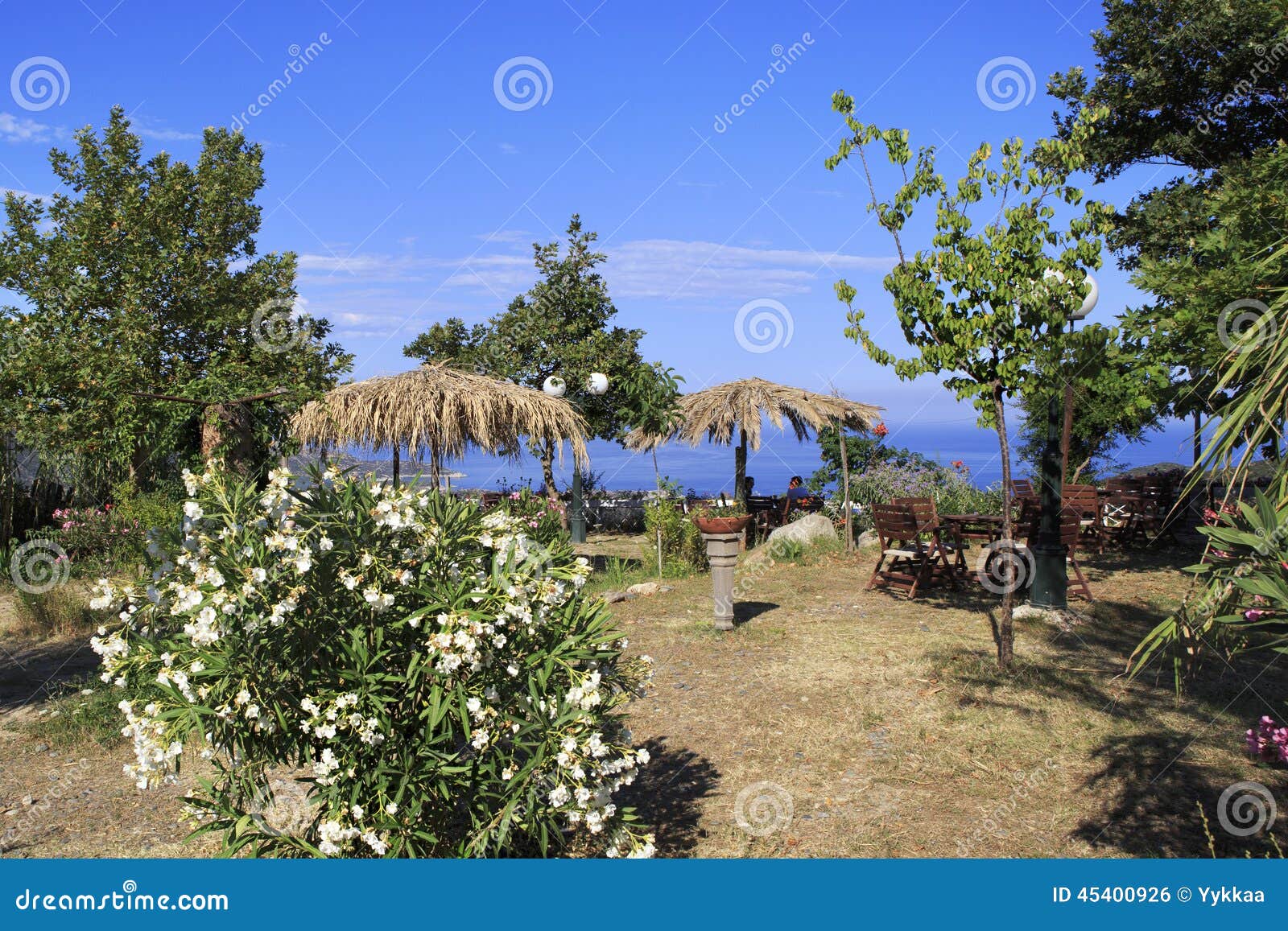 Caffè del bordo della strada sulla cima della montagna Penisola di Sithonia in Grecia del Nord