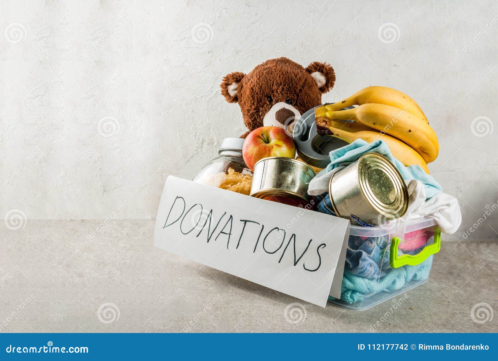 Caja De La Donación Con Los Juguetes, Ropa Y Comida Foto de archivo -  Imagen de cuidado, comunidad: 112177742