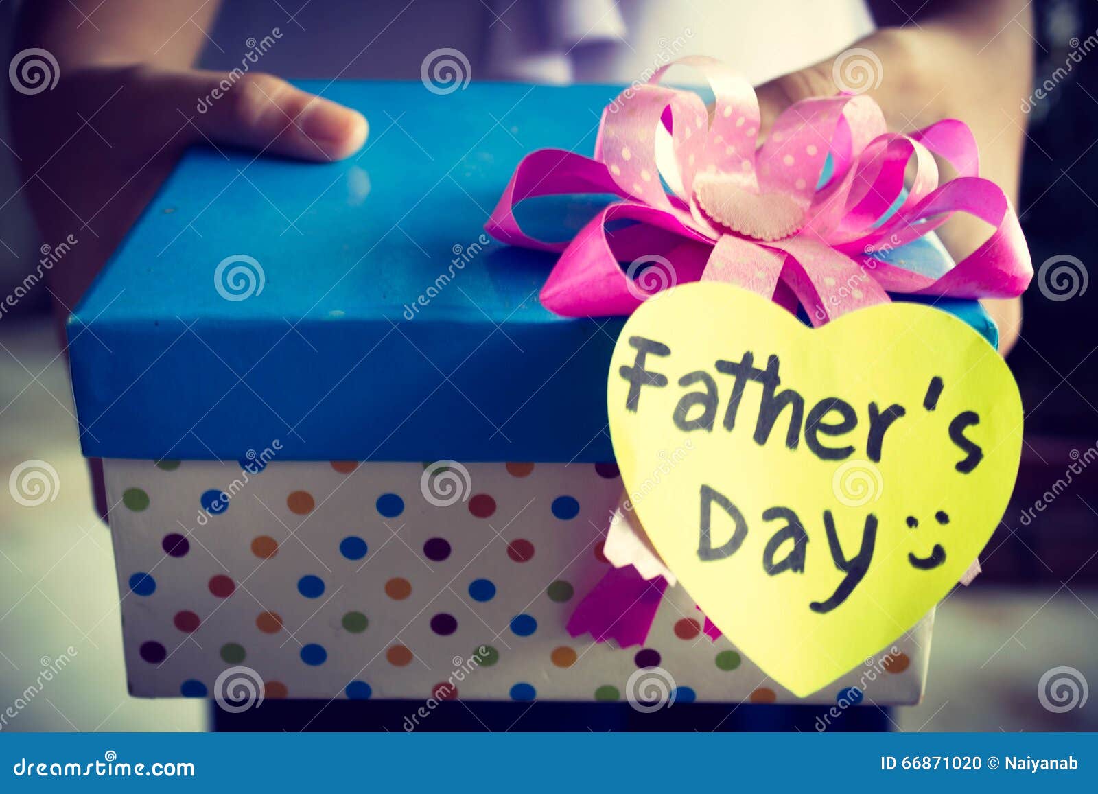 Caja De Regalo Para El Día De Padre Foto de archivo - Imagen de padre,  deseo: 66871020