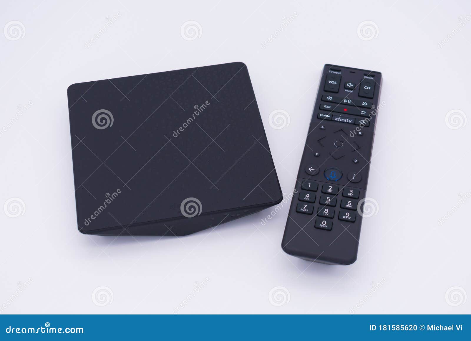 Caja De Tv De Streaming Flexible De Xfinity Con Mando a Distancia De Voz De  Xfinity Imagen editorial - Imagen de primer, ayuda: 181585620