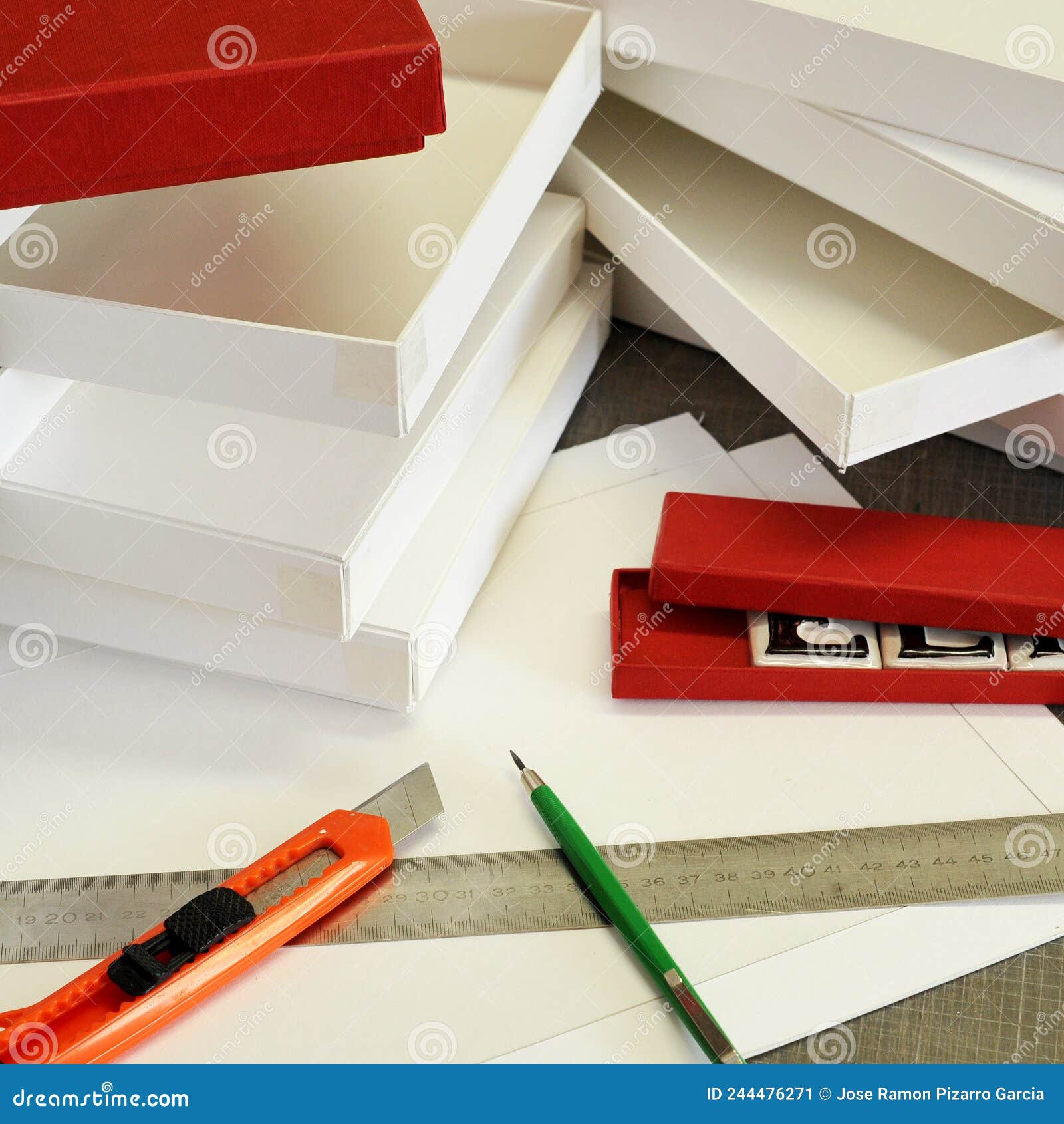 cajas de cartÃÂ³n artesanales hechas a mano para contener regalos