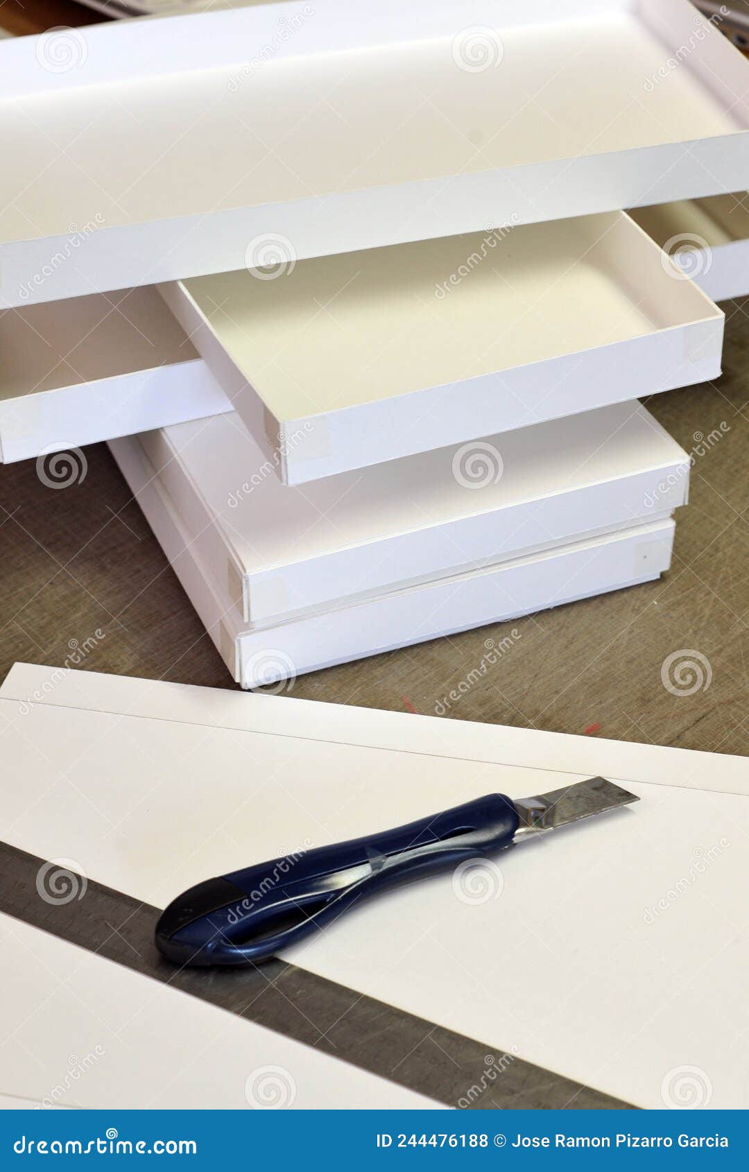 cajas de cartÃÂ³n hechas a mano para contener regalos