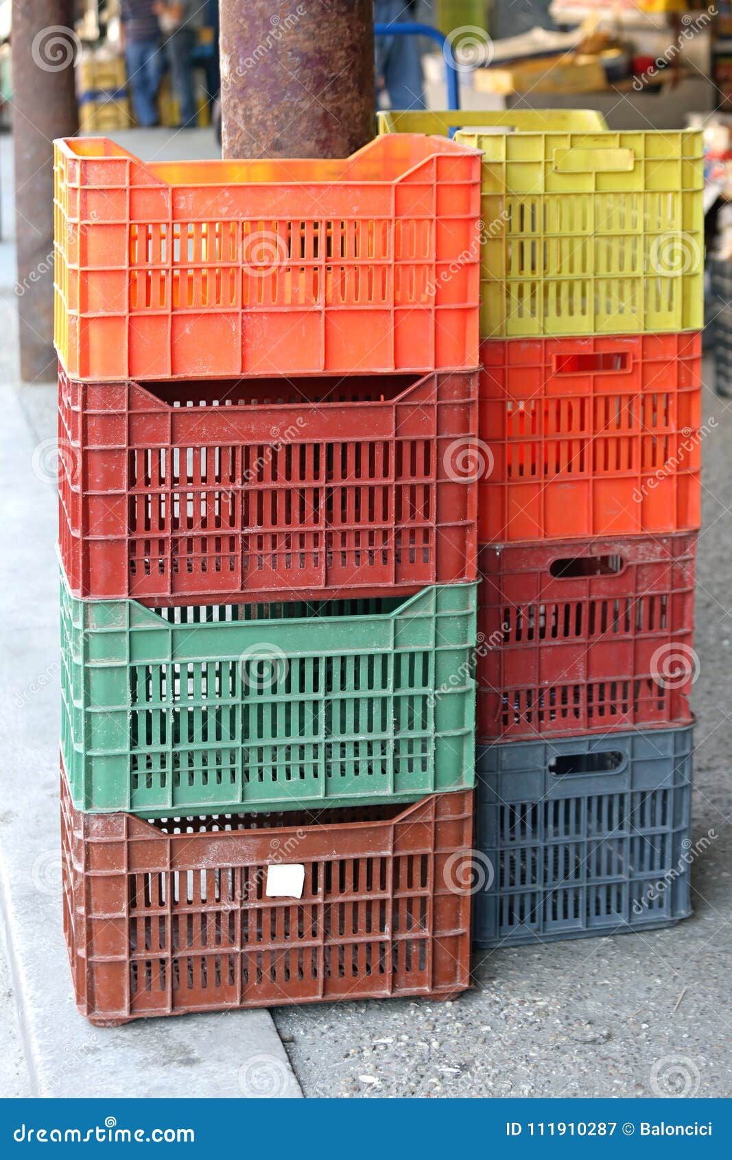 La forma galería combustible Cajones plásticos imagen de archivo. Imagen de carga - 111910287