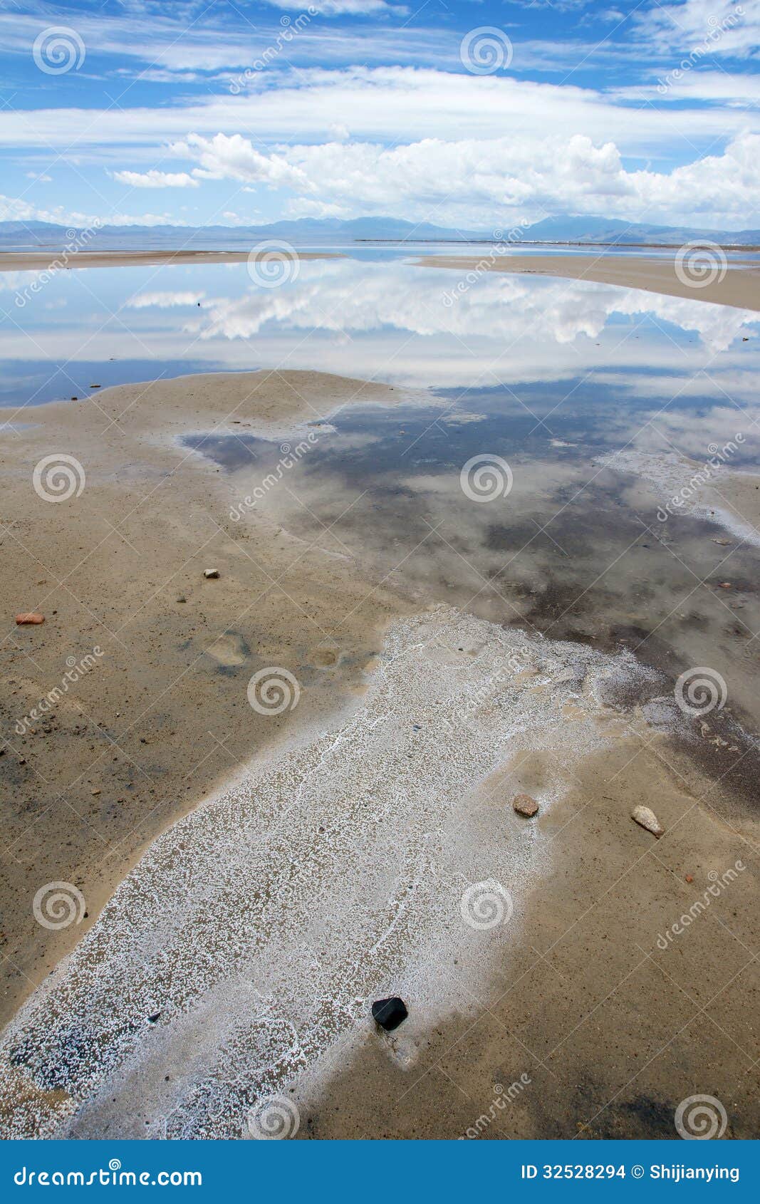 Caka Salt Lake Arkivfoto Bild Av Liggande Oklarhet 32528294