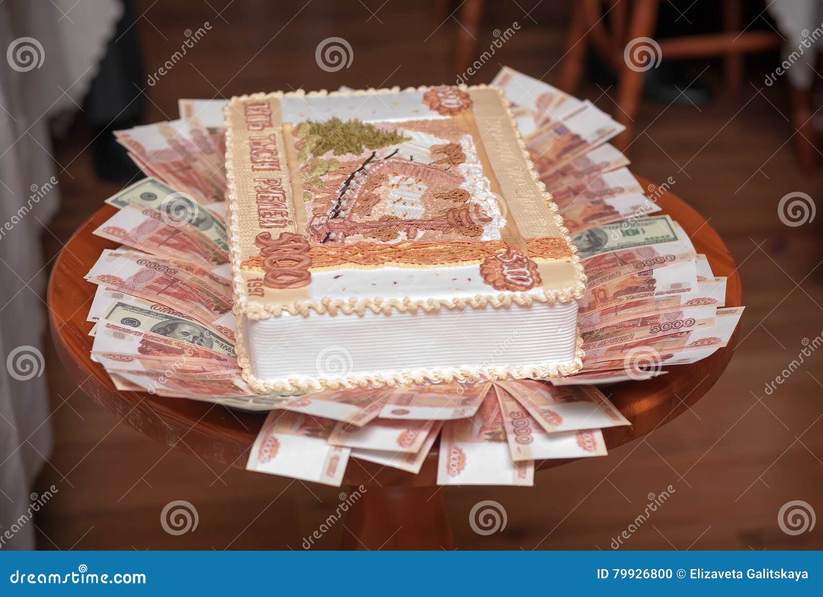День рождение на 5000 рублей. Торт с деньгами. Торт с купюрами. Торт в виде денег. Торт с пятитысячными купюрами.