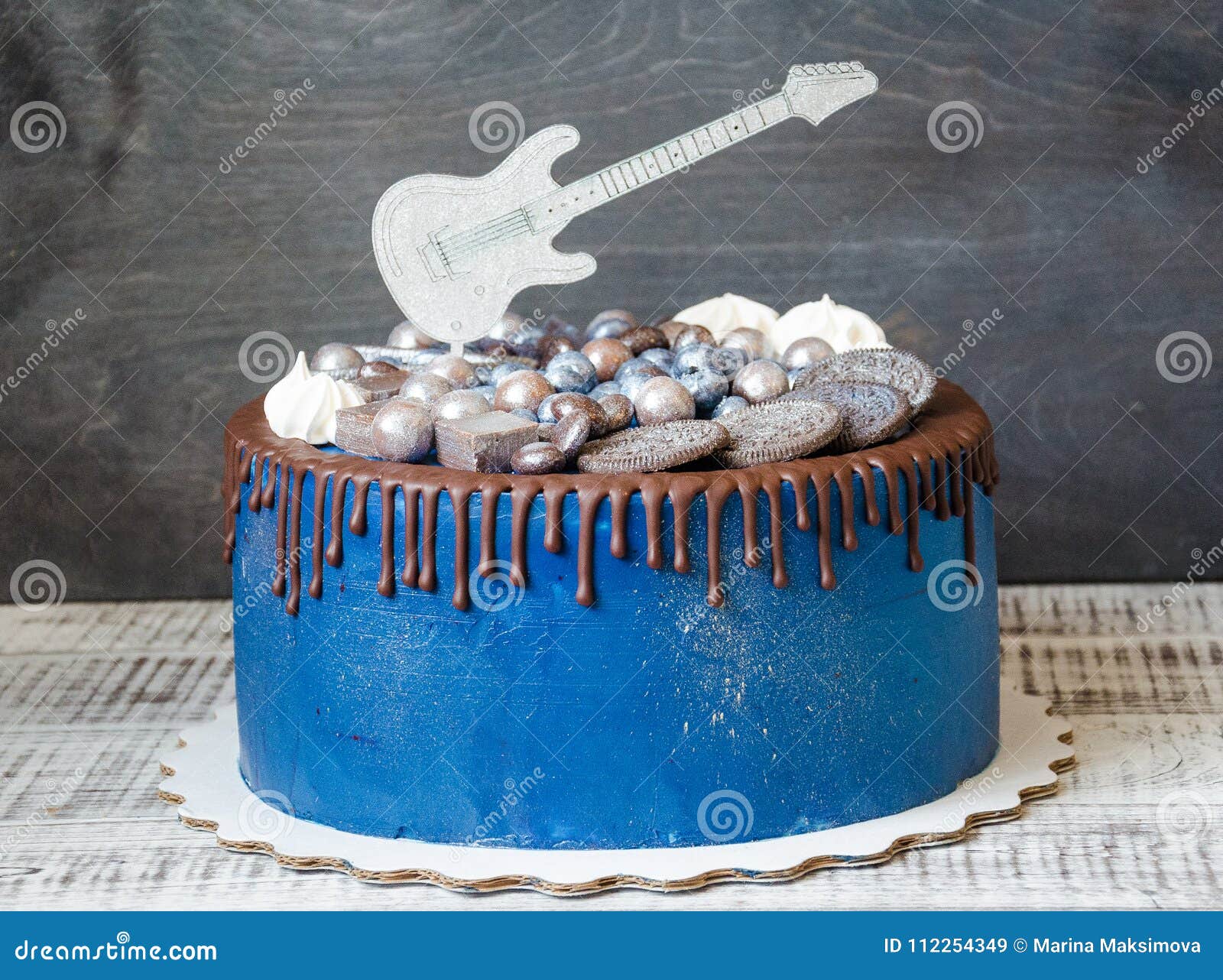 Fashion and Guitar theme cake - Birthday Cake for Girlfriend – Creme Castle