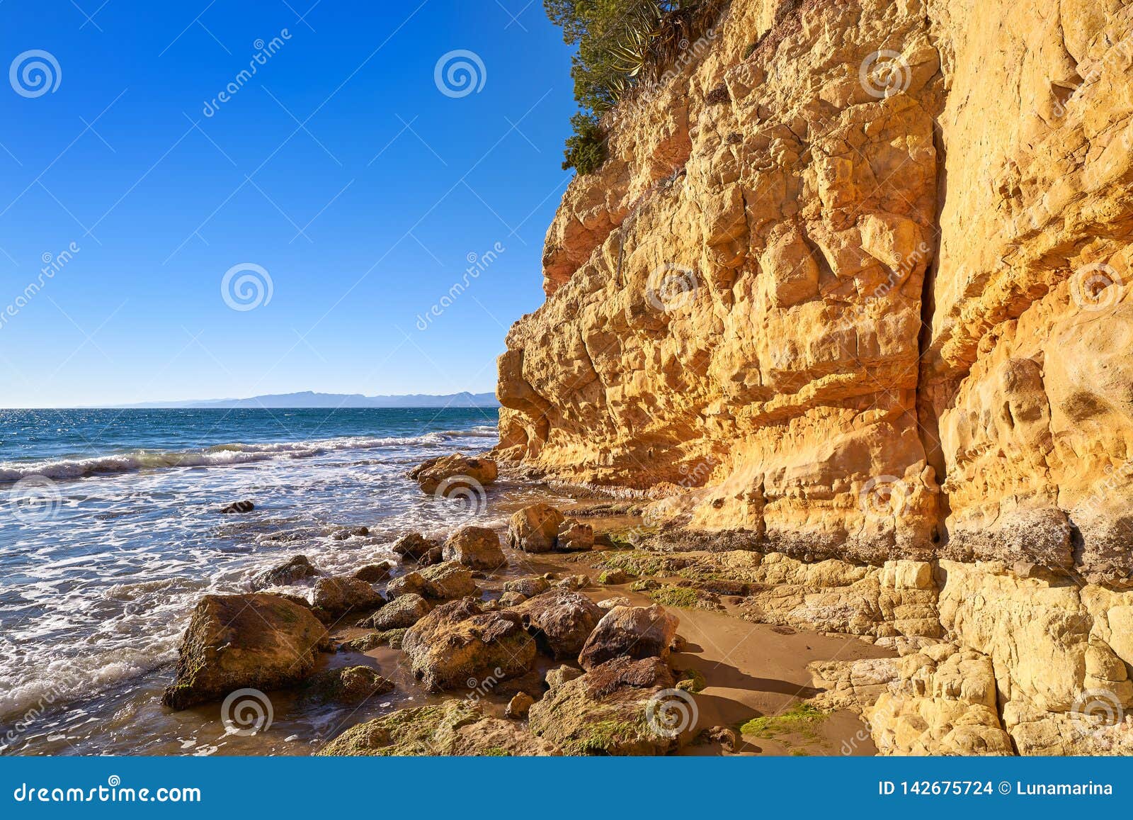 cala penya tallada salou beach tarragona