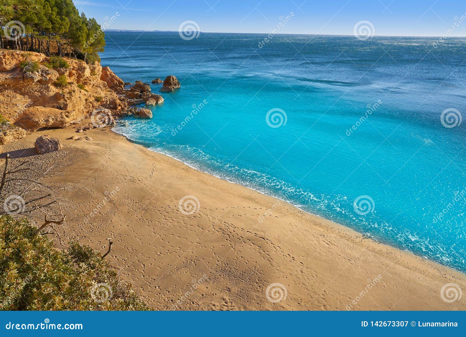 cala pescador beach playa in miami platja