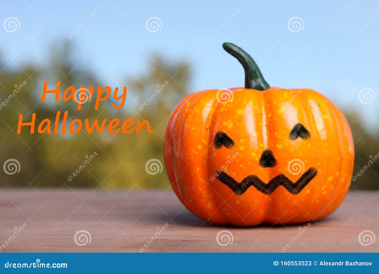 Calabaza Decorativa Para Halloween Imagen de archivo - Imagen de exterior,  madera: 160553523
