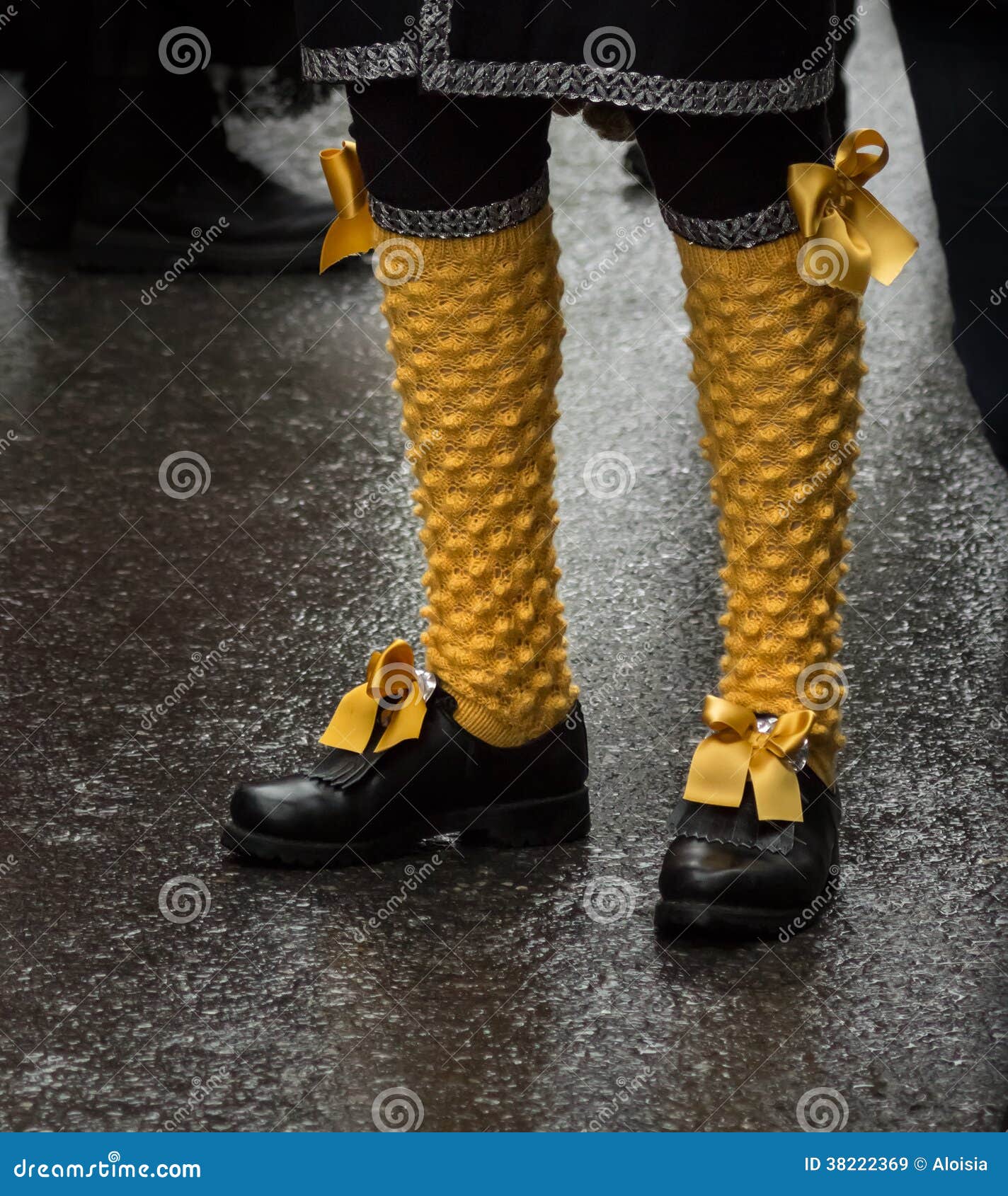 Calcetines amarillos imagen de archivo. Imagen de carnaval - 38222369