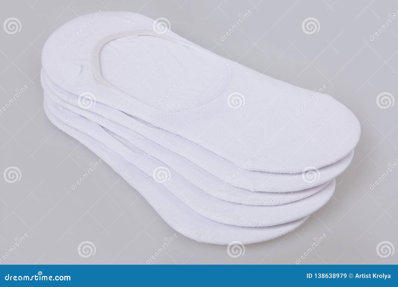 Calcetines Blancos Cortos Aislados En El Fondo Blanco Imagen de archivo -  Imagen de llano, aislado: 138638979