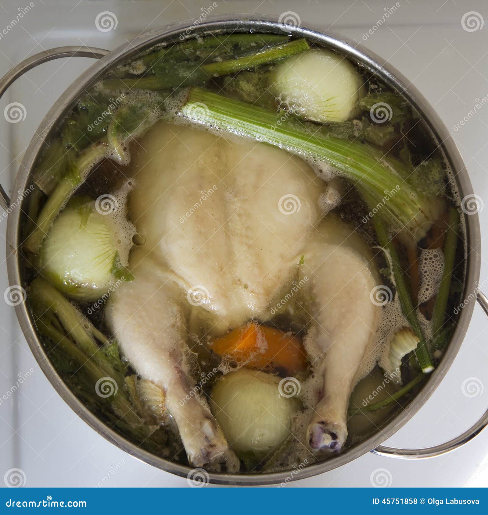 Caldo De Pollo Hervido Con Las Verduras Foto de archivo Imagen de