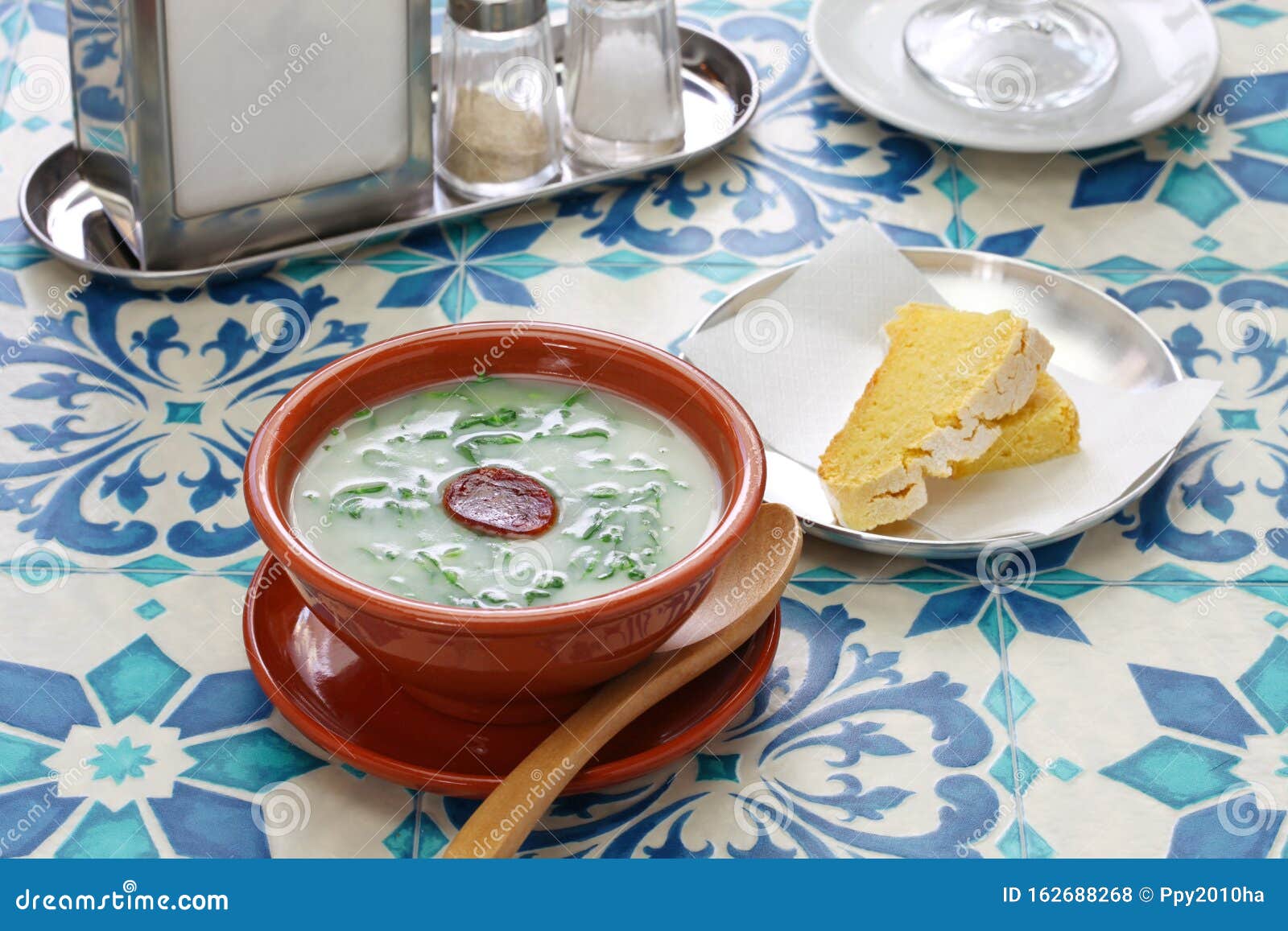 caldo verde kale soup  &  broa corn bread