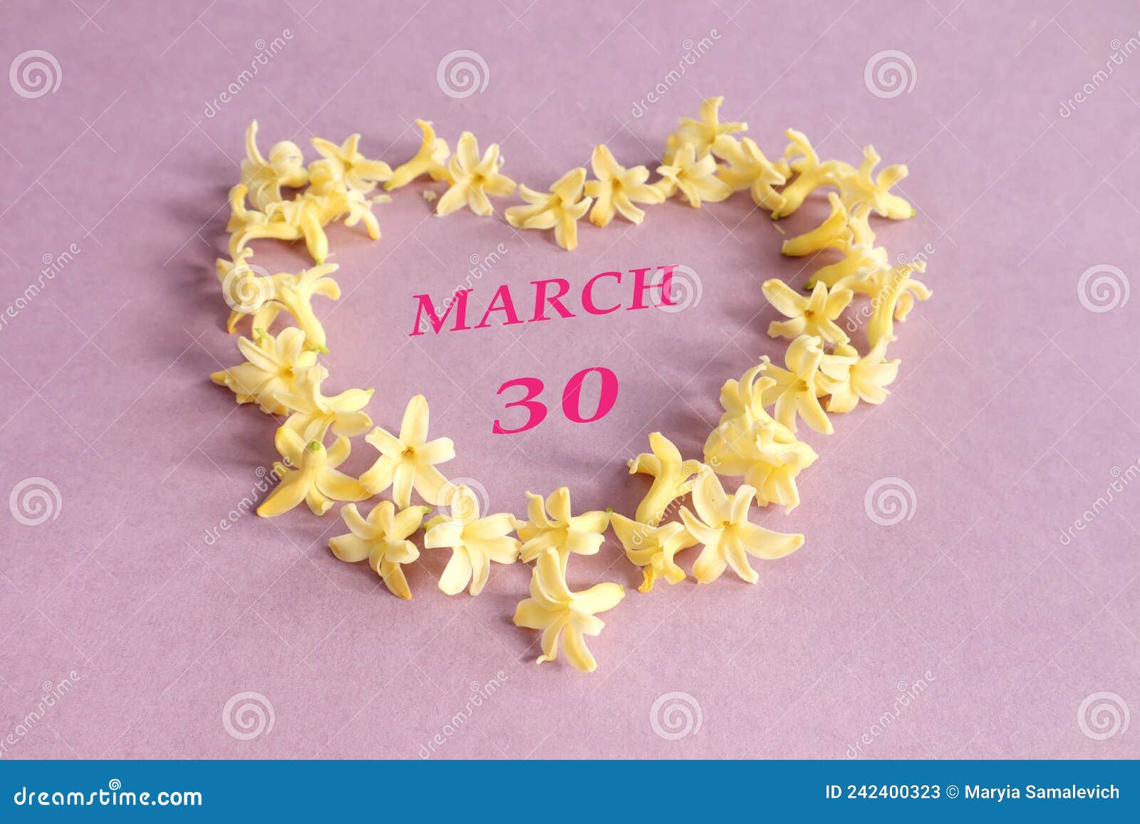 Calendário Para 30 De Março : Número 30: Nome Do Mês De Março Em Inglês Em  Um Coração Feito De Flores Amarelas Hyacinth Pastel Imagem de Stock -  Imagem de flores, feito: 242400323