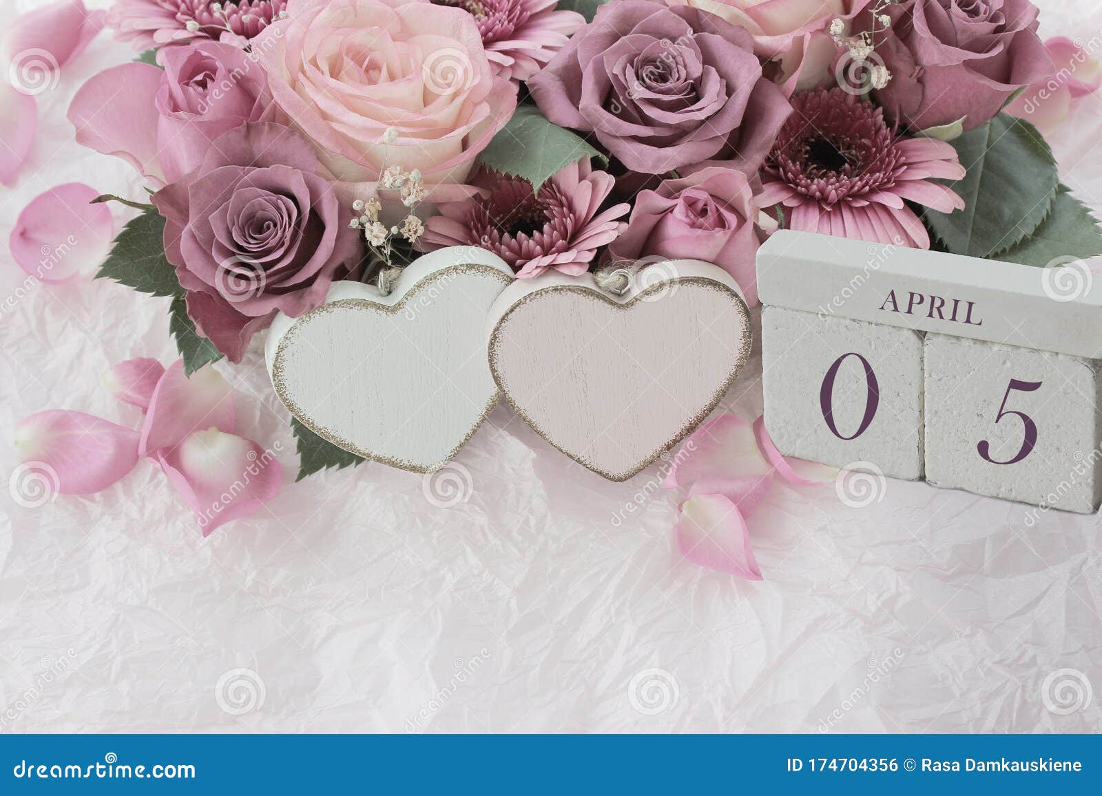 April 5th. Wood Cube Calendar with Date of Month and Day, Pink Flowers  Bouquet and Two Hearts. Stock Photo - Image of leaves, gerbera: 174704356