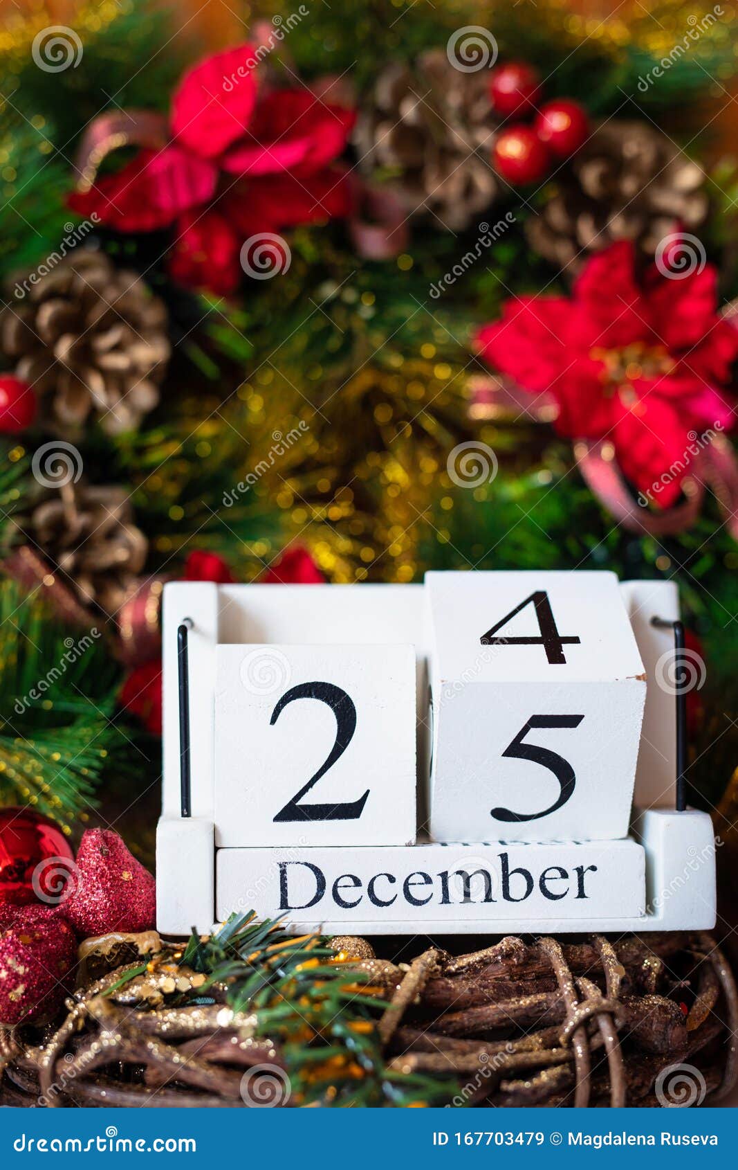 Calendario De Navidad, Fecha ? 24 a 25 De Diciembre Imagen de archivo - Imagen de pino, estacional: 167703479 Calendario De Navidad, Fecha ? 24 a 25 De Diciembre Imagen de archivo - Imagen de pino, estacional: 167703479