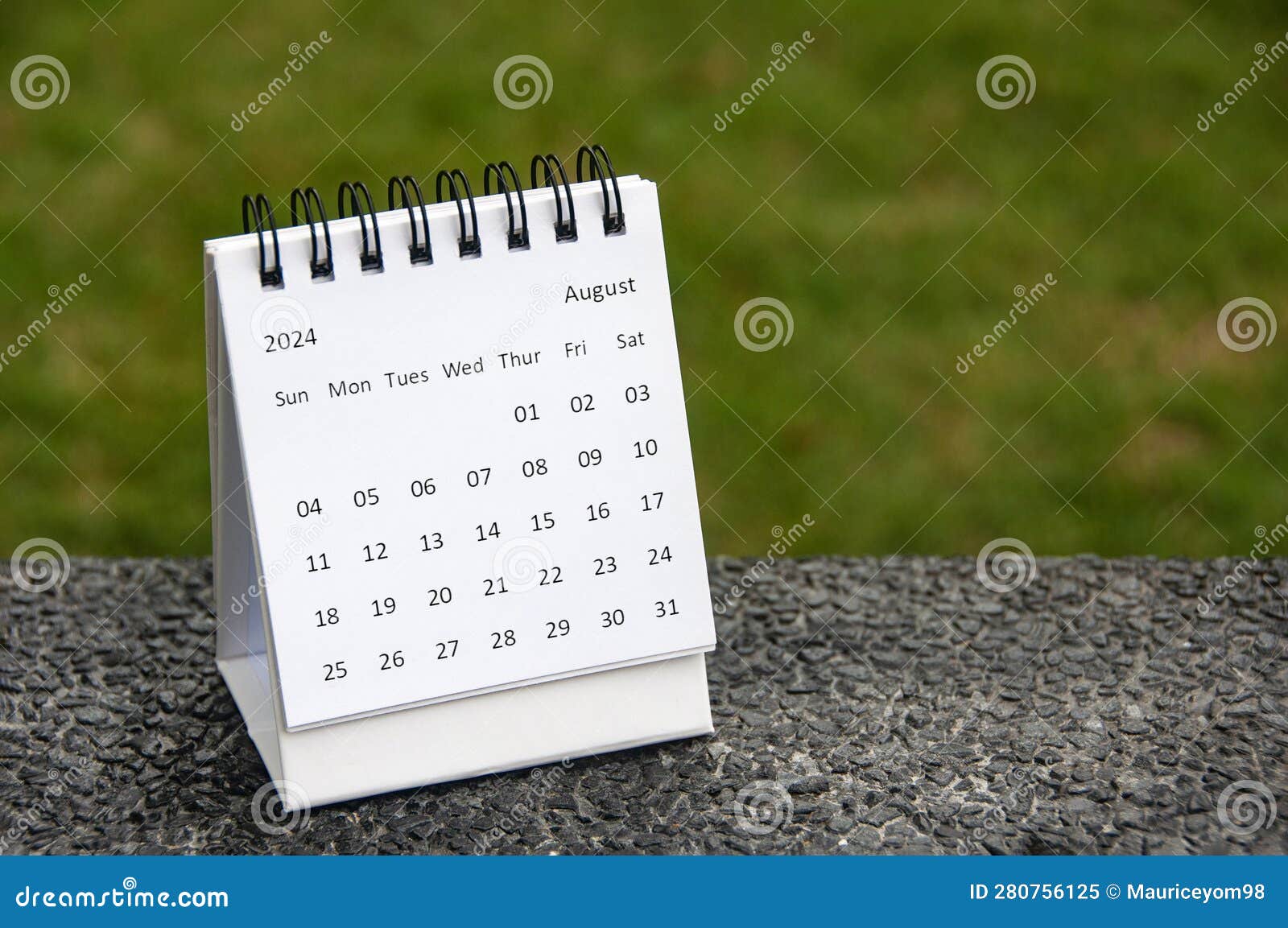 Calendrier Table Août 2024 Avec Espace Personnalisable Pour Le Texte.  Espace De Copie. Image stock - Image du gestion, plan: 280756125