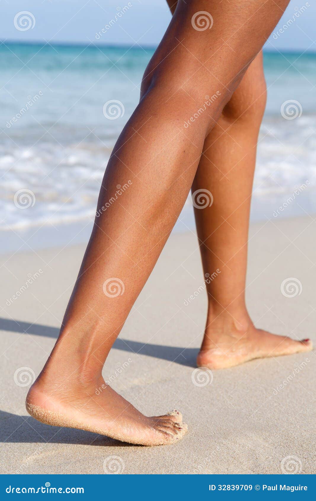 Calf Muscle Of Woman Royalty Free Stock Images - Image: 32839709