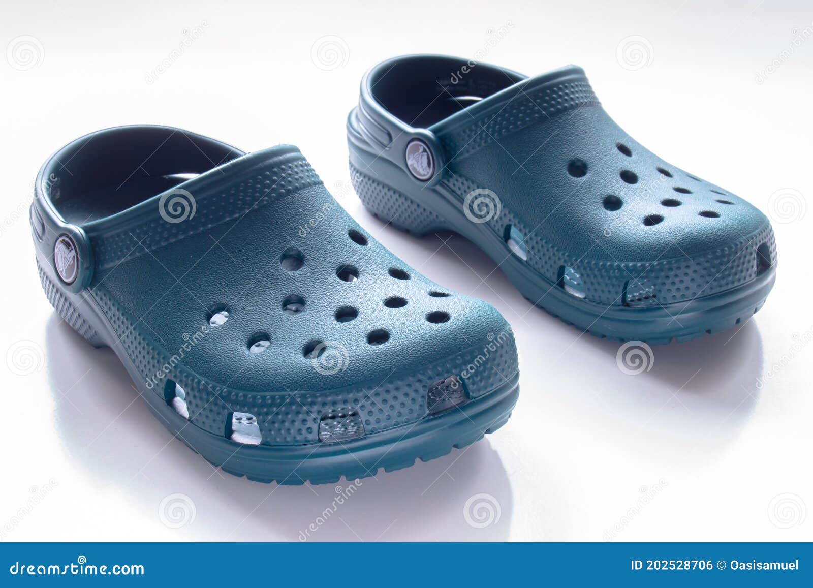 crocs free pair canada