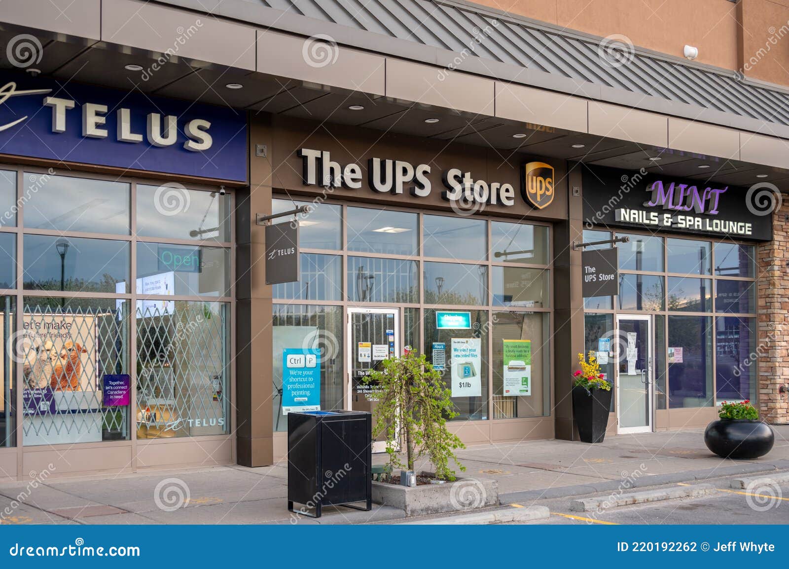 The UPS Store, Calgary editorial photography. Image of facade 220192262