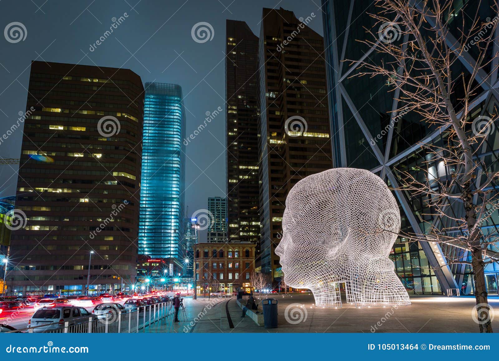 CalgaryBogenriesiger Kopf Im Stadtzentrum Gelegen Redaktionelles