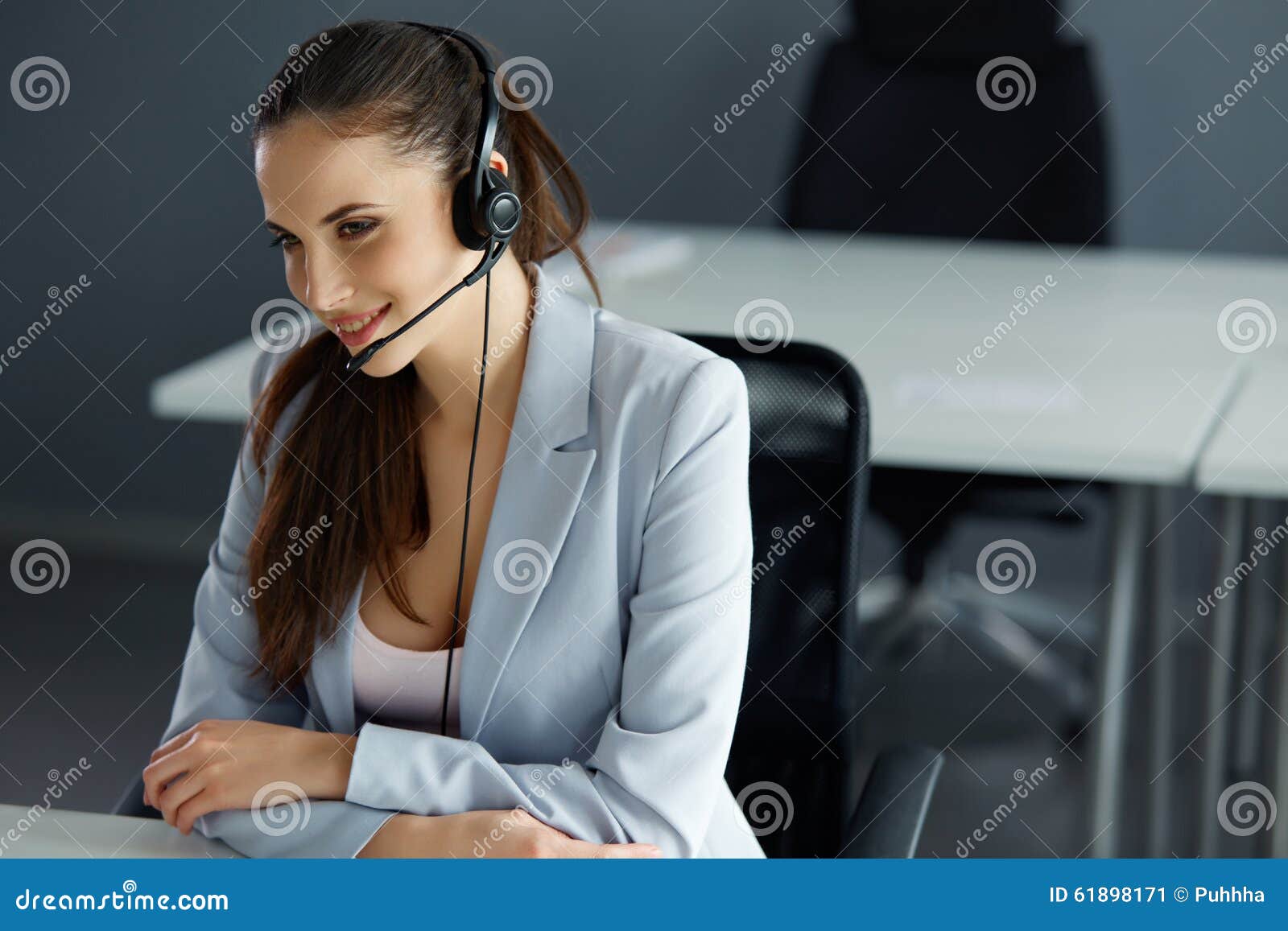 call center operator sitting infront of her computer