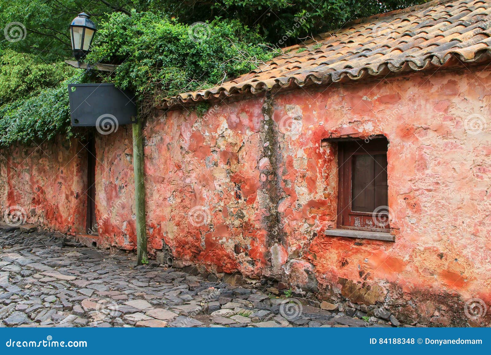 calle de los suspiros street of sighs in colonia del sacrament