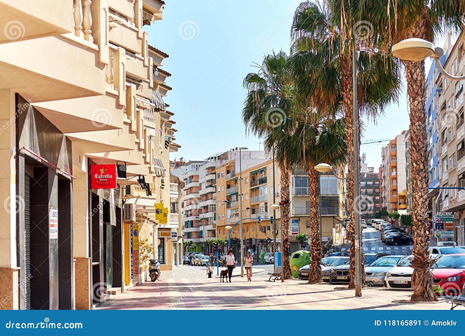 Calle Del EL Campello Alicante, España Foto editorial - Imagen de cielo ...