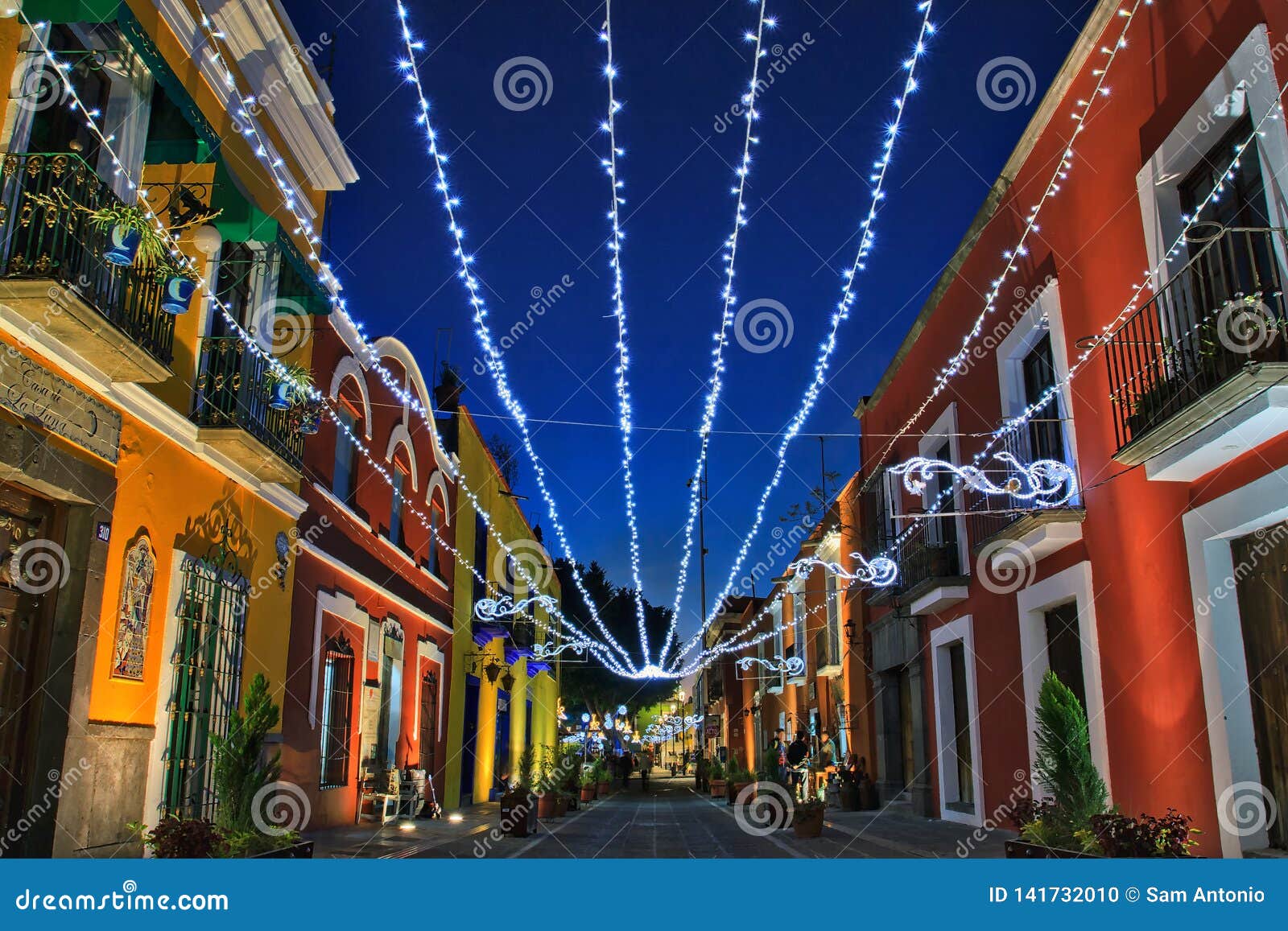 callejon de los sapos - alley of the toads, puebla, mexico