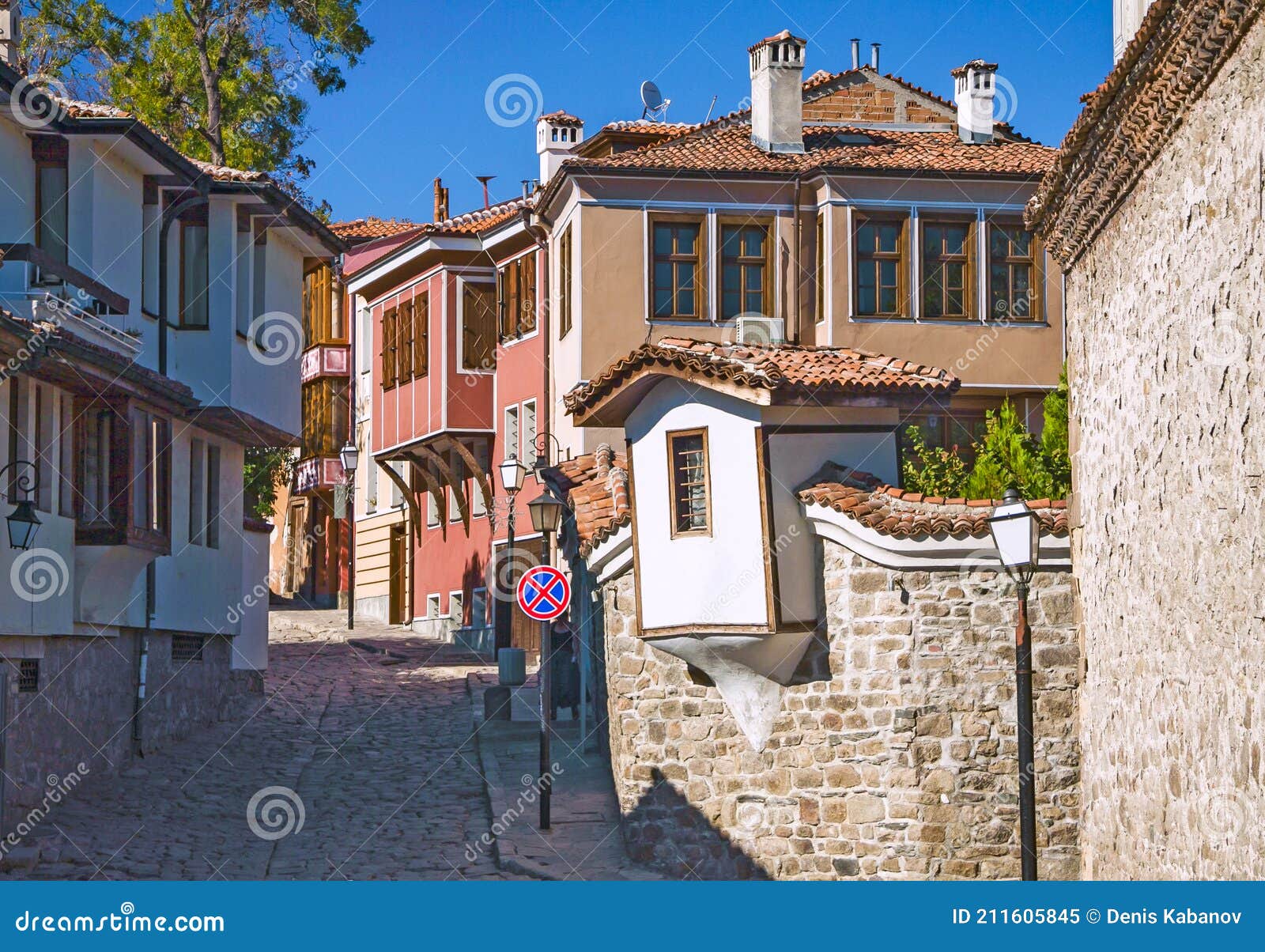 Callejuela Antigua Ciudad Medieval. Plovdiv Bulgaria Imagen editorial de hermoso, azotea: 211605845