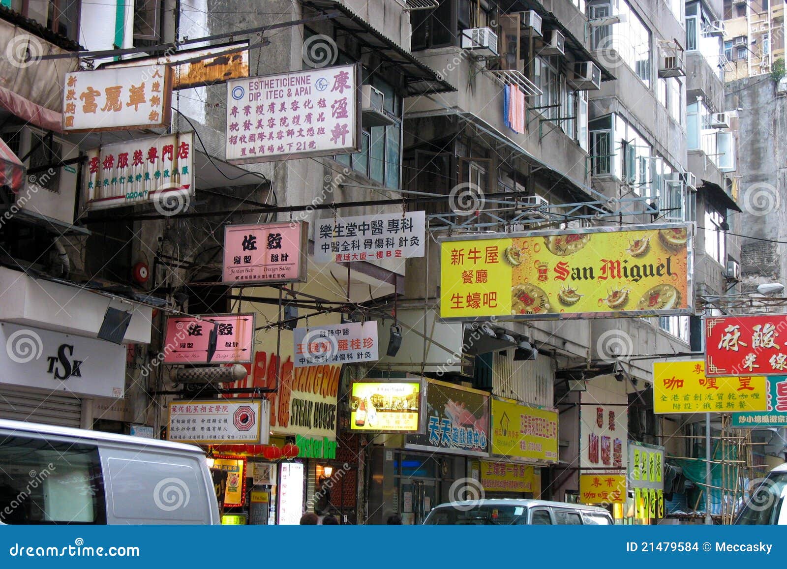 adolescentes Cinemática conversión Calles De Hong-Kong Con Los Letreros Colgantes Imagen de archivo editorial  - Imagen de asia, auge: 21479584