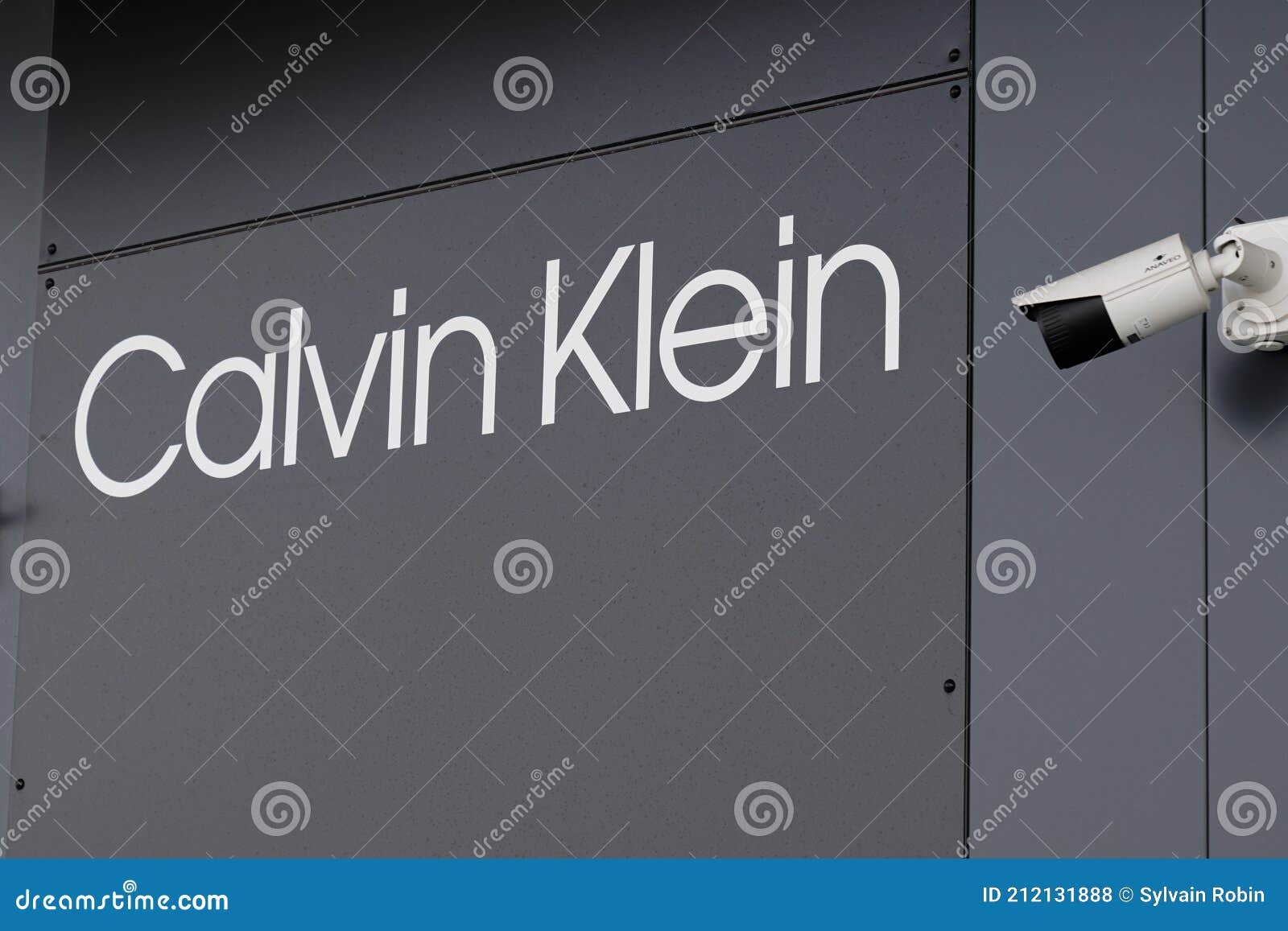 Calvin Klein Signo Texto Y Logo Marca De Ropa De Lujo De Casa De Moda Americana Foto de archivo editorial - Imagen de manera, americano: 212131888 Calvin Klein Signo Texto Y Logo Marca De Ropa De Lujo De Casa De Moda Americana Foto de archivo editorial - Imagen de manera, americano: 212131888