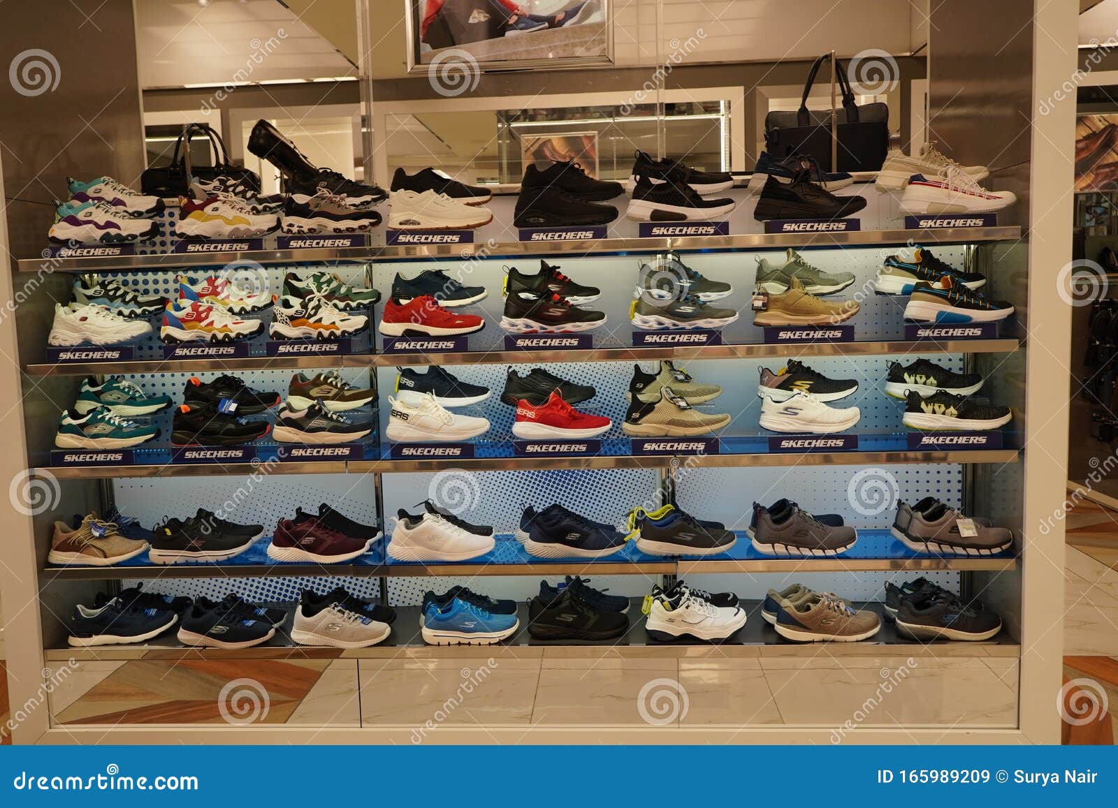 tienda de zapatos skechers