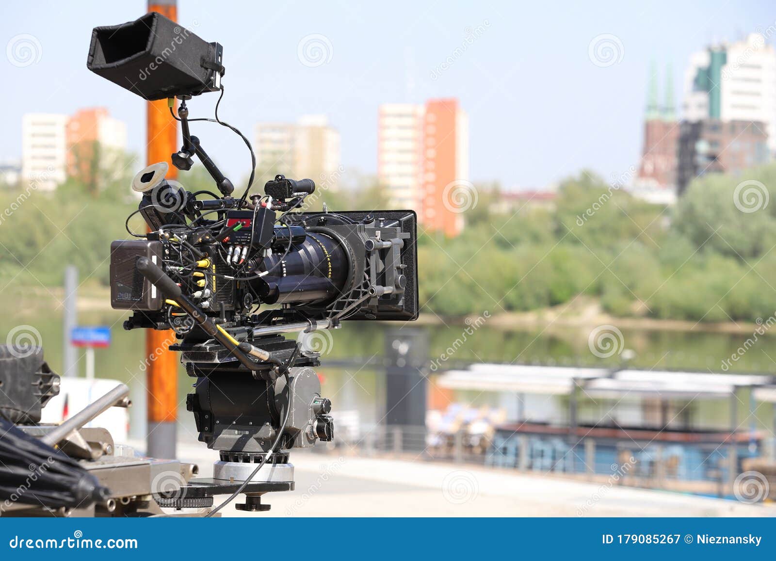 Caméra Professionnelle De Film Image stock - Image du professionnel,  cameraman: 179085267