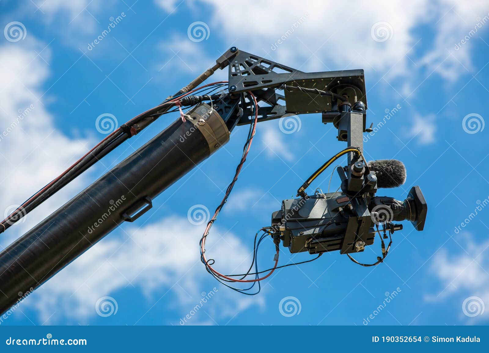 Caméra Professionnelle De Film Faisant Une Vidéo Durant La Grande Pousse Le  Concept De Technologie De Série Photo stock - Image du agrafe, masculin:  190352654