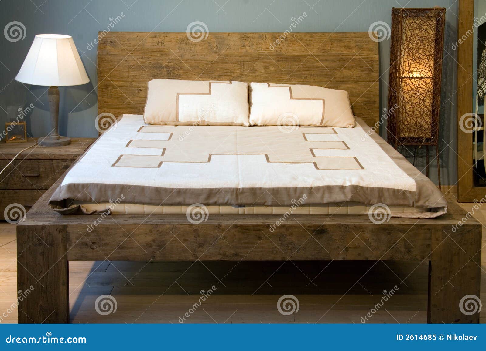 5,532 Cama De Madera Vieja Interior Fotos de stock - Fotos libres de  regalías de Dreamstime, image size:1600x1157