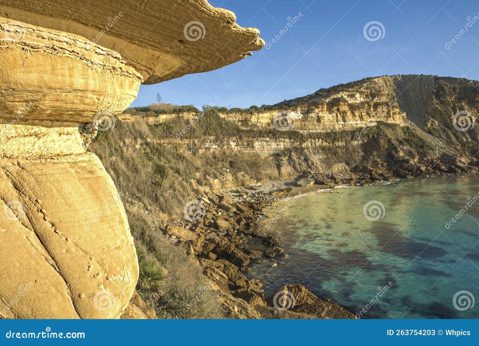 cama de vaca cliffs, faro district, portugal