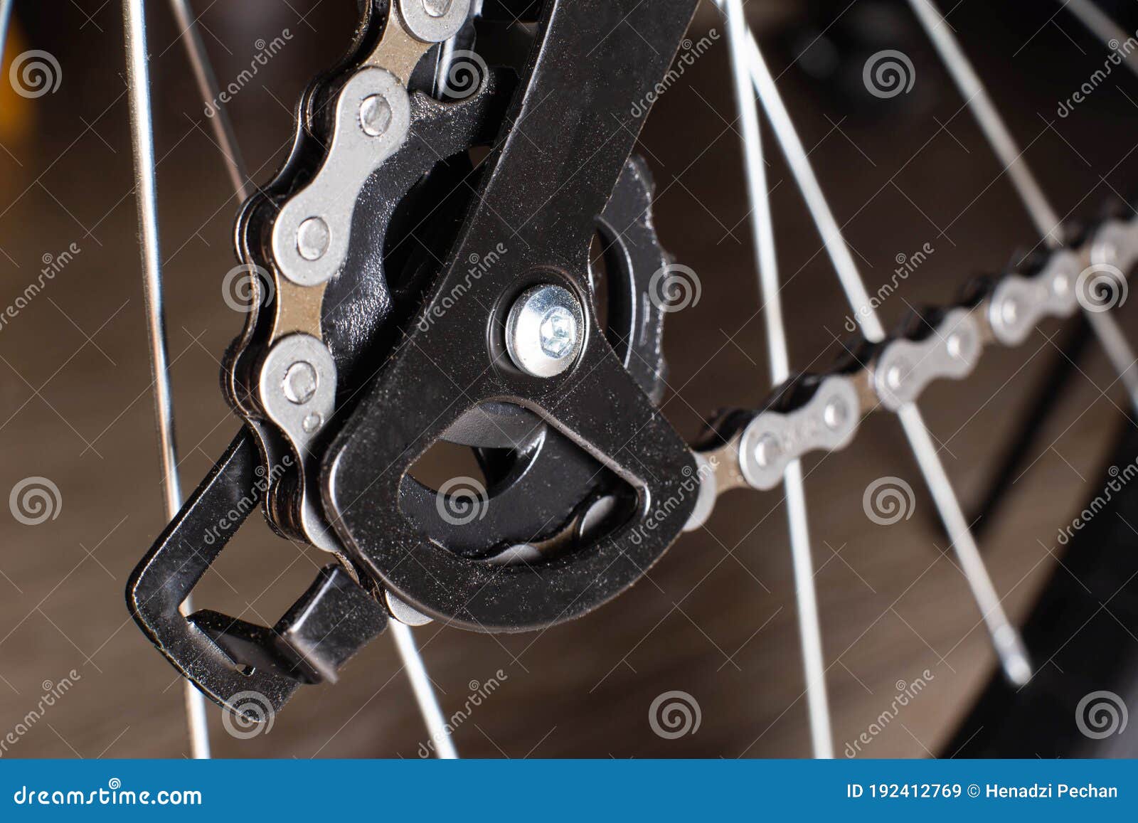 himno Nacional adiós Regularidad Cambio De Dirección En La Cadena Mtb De La Bicicleta De Montaña Se Mueve En  Los Anillos. Velocidades De Cambios. Engranajes De Des Imagen de archivo -  Imagen de manivela, equipo: 192412769