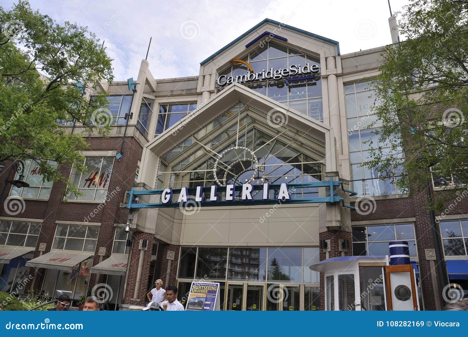 Cambridge MA, 30th June 2017: Cambridge Side Galleria Building from