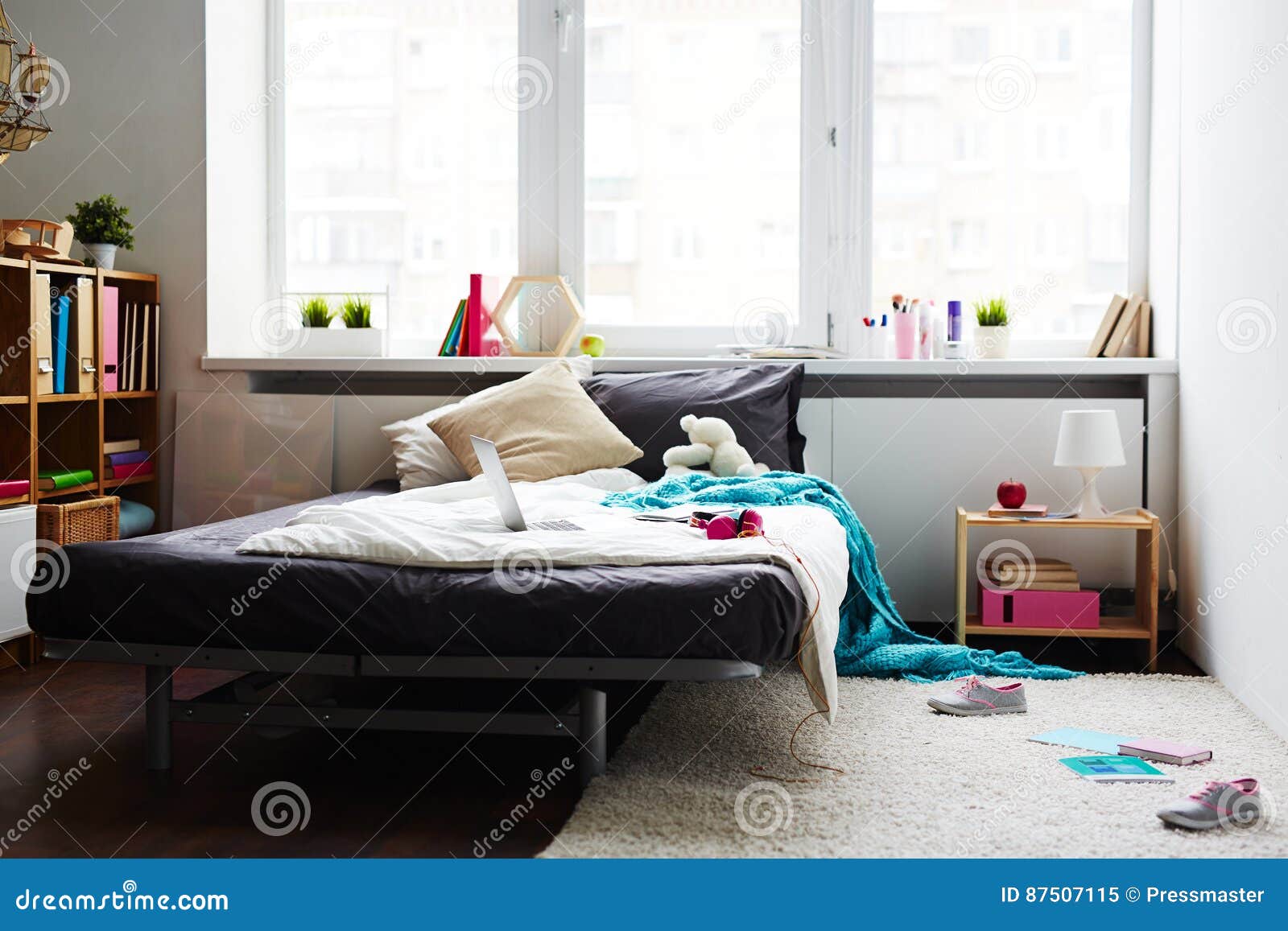 Camera Da Letto Alla Moda Della Ragazza Della Scuola