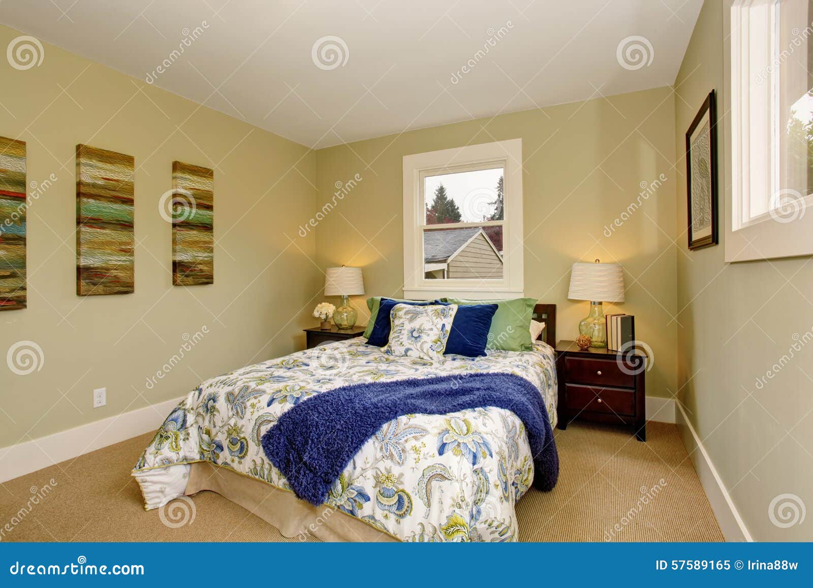 Camera da letto moderna con la decorazione interna verde e blu ...